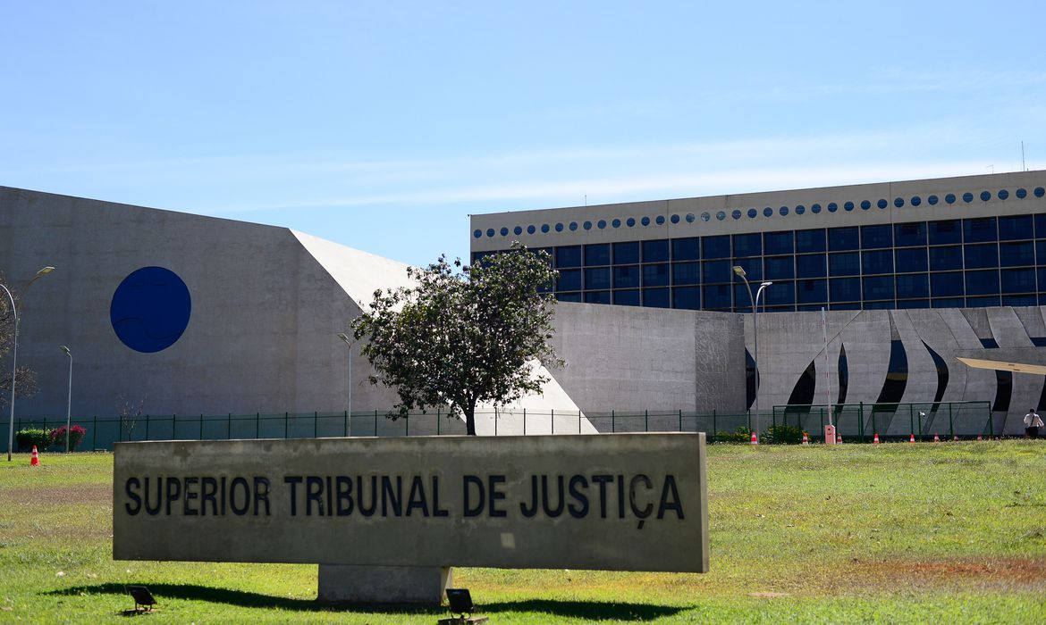 Atuação no Superior Tribunal de Justiça (STJ): Nossa equipe está preparada para representar nossos clientes perante o Superior Tribunal de Justiça, a mais alta instância do sistema judiciário brasileiro.